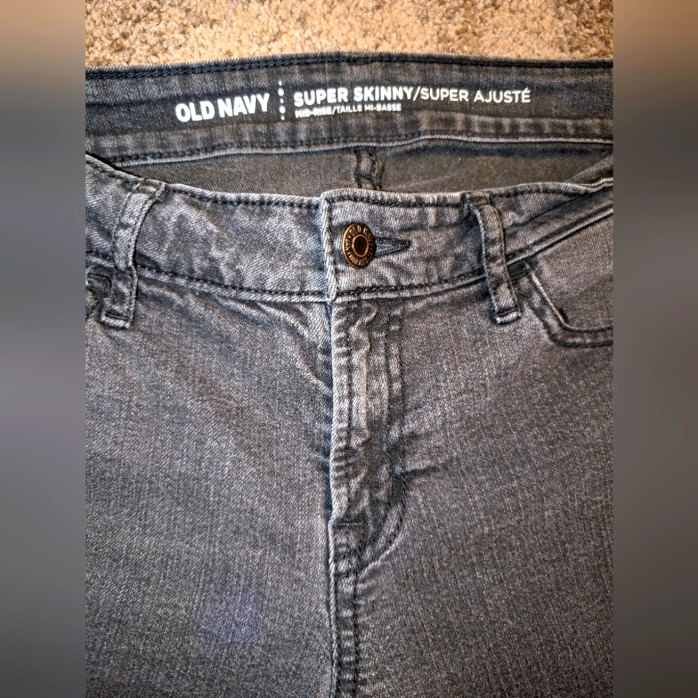 Size 2 x 27 Shaded Black - Old Navy "Super Skinny". "Mid Rise"